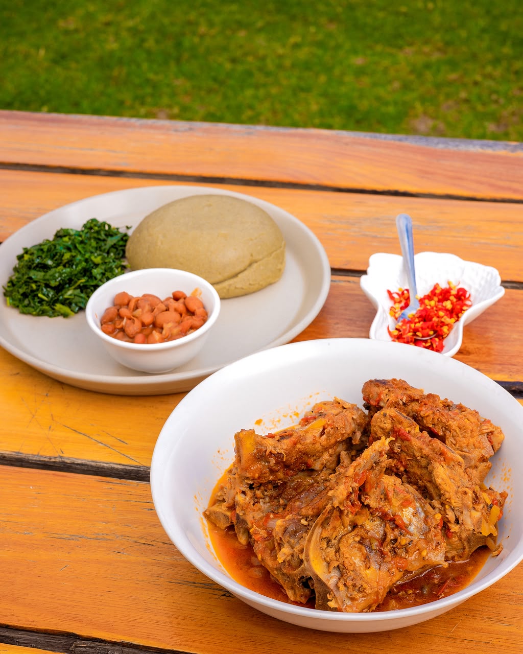 Nyama with sadza rezviyo